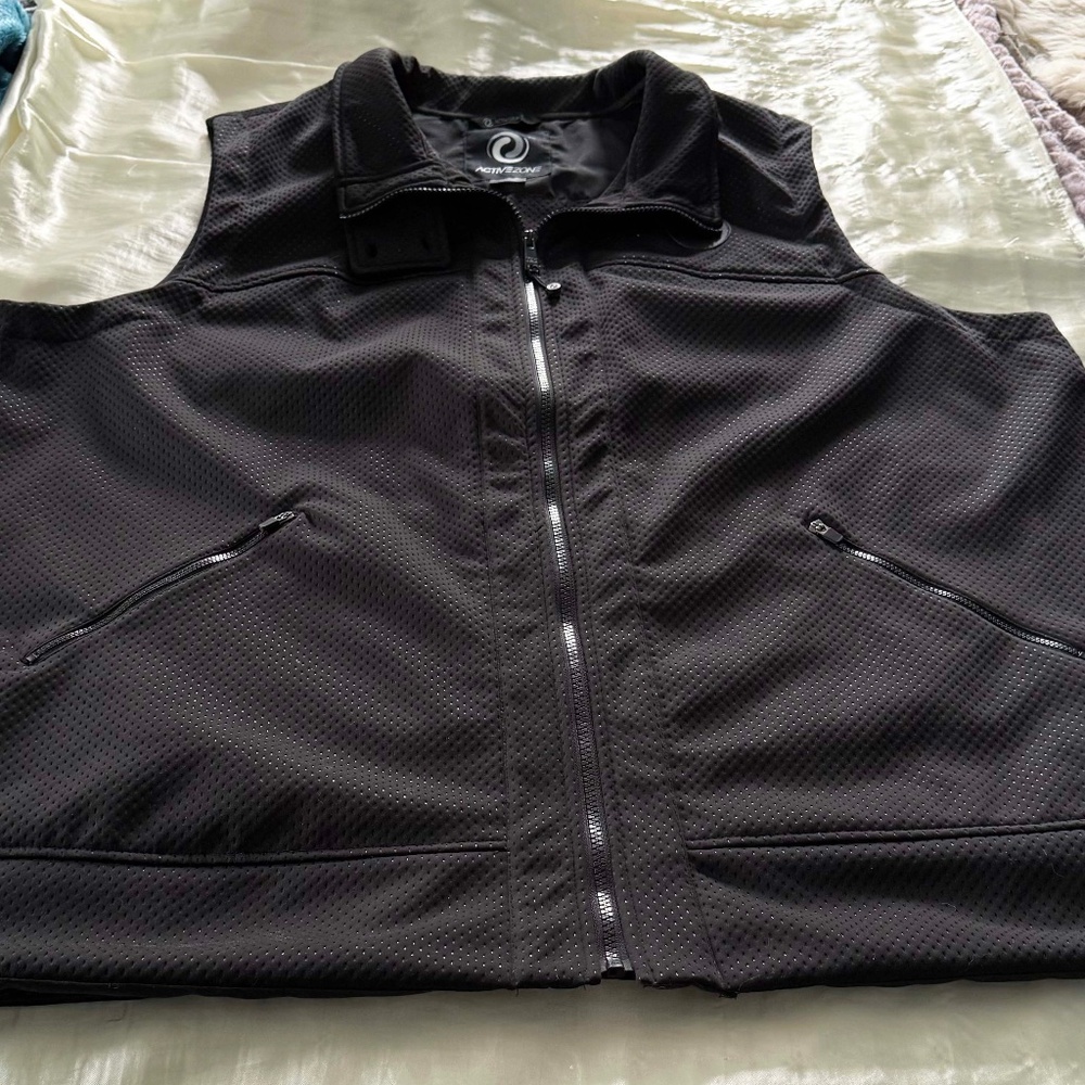 VEST, ZIP FRONT, ZIP POCKETS, BLACK, SZ 4X, POLYESTER, STAND UP BUTTON COLLAR,